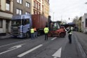 LKW gegen Bruecke wegen Rettungsgasse Koeln Muelheim P34